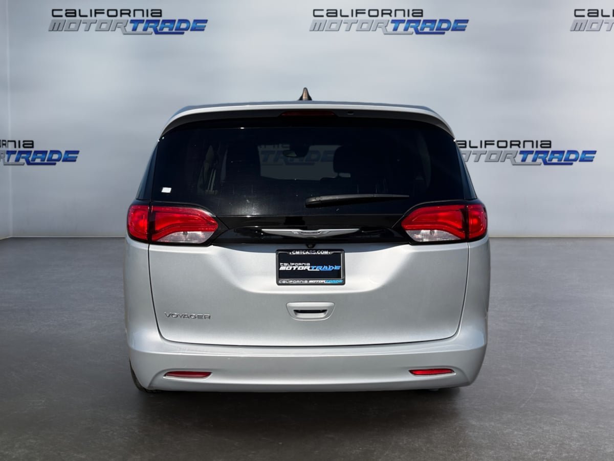 Used 2023 Chrysler Voyager LX FWD image 6
