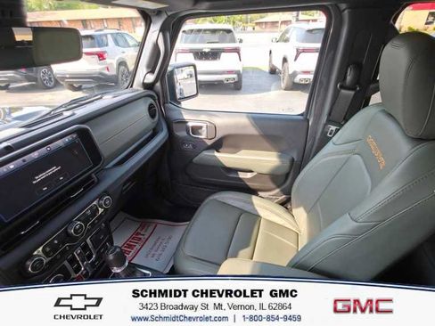 Used 2024 Jeep Gladiator Mojave AWD/4WD image 16