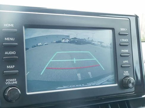 Used 2019 Toyota RAV4 LE FWD image 24