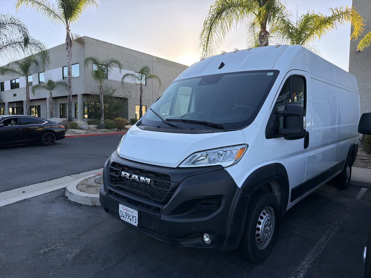 Used 2024 RAM ProMaster 2500 w/ Safety Group FWD image 3