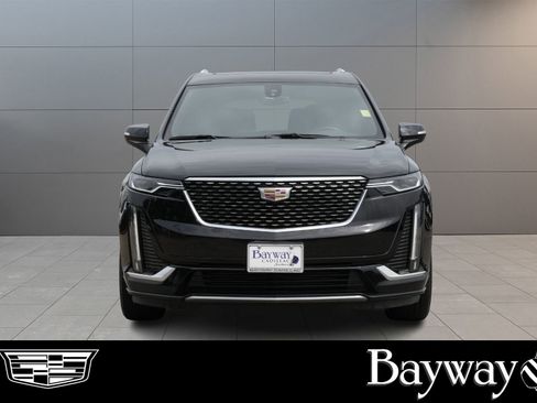 Used 2024 Cadillac XT6 Luxury FWD image 2