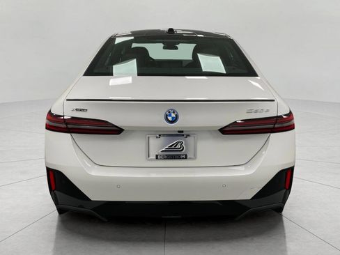 New 2026 BMW 550e xDrive image 4