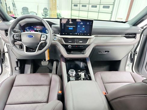 New 2026 Ford Explorer Platinum image 25
