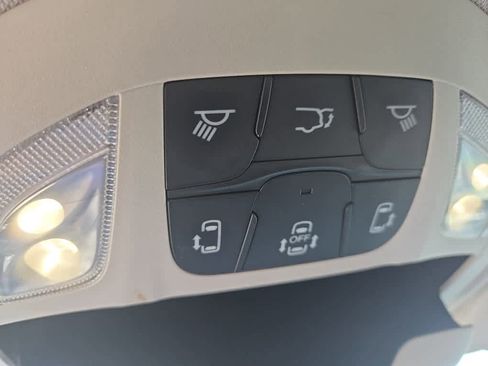 Used 2024 Chrysler Pacifica Touring-L image 46