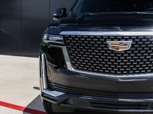 Used 2024 Cadillac Escalade Luxury RWD image 15