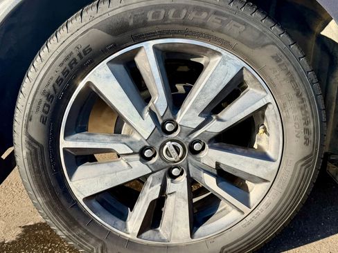 Used 2020 Nissan Versa SV image 6