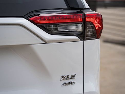 Used 2025 Toyota RAV4 XLE w/ Convenience Package AWD/4WD image 5