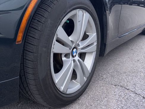 Used 2010 BMW 528i xDrive Sedan AWD/4WD image 2
