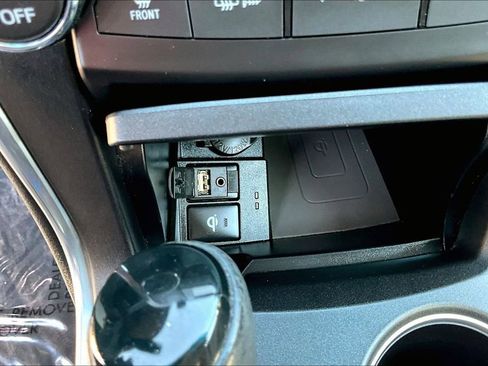 Used 2017 Toyota Camry XSE FWD image 18