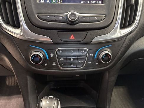 Used 2020 Chevrolet Equinox LT image 27