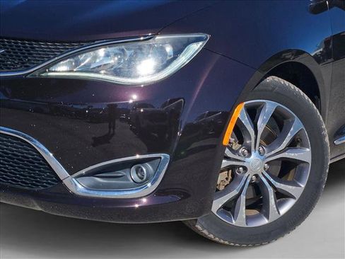 Used 2017 Chrysler Pacifica Limited w/ Tire & Wheel Group image 4