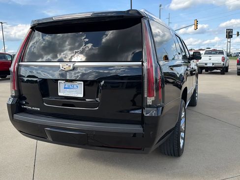 Used 2019 Cadillac Escalade ESV Premium Luxury AWD/4WD image 13