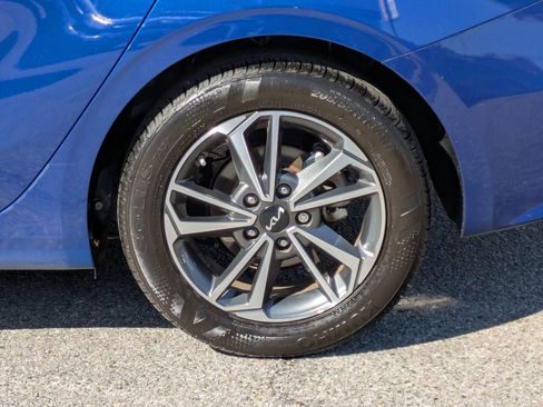 Used 2023 Kia Forte LXS image 9