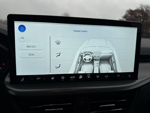 New 2026 Ford Escape SE FWD image 19