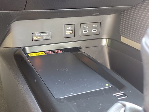 Used 2025 Toyota Camry SE image 25