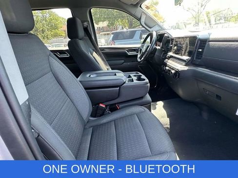 Used 2022 Chevrolet Silverado 1500 LT AWD/4WD image 2