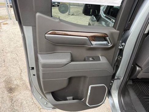 New 2026 GMC Sierra 1500 SLE w/ Preferred Package image 18
