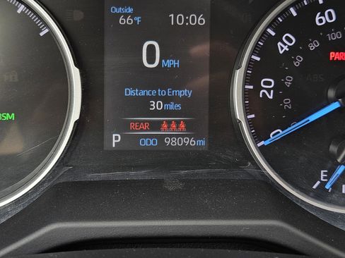 Used 2022 Toyota RAV4 XLE image 16