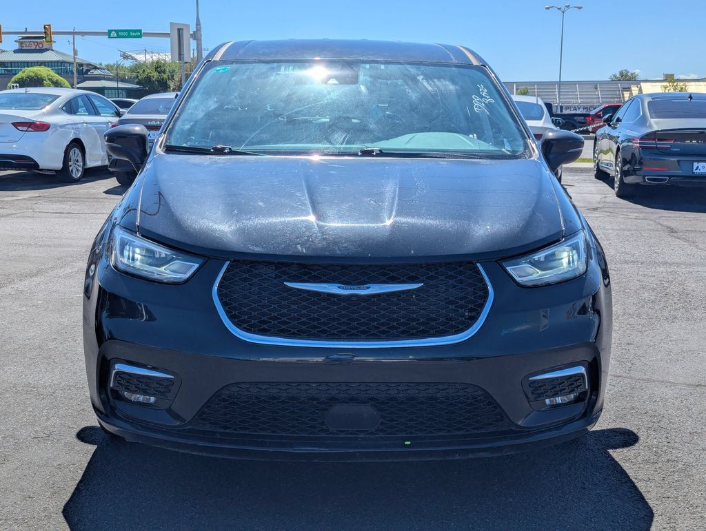 Used 2023 Chrysler Pacifica Touring-L FWD image 10