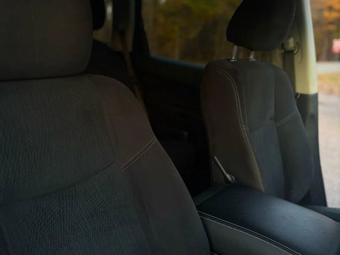 Used 2013 Nissan Pathfinder SV image 19