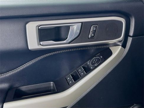 Used 2021 Ford Explorer XLT image 19