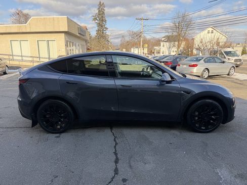 Used 2021 Tesla Model Y Long Range image 10