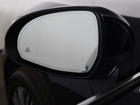 Used 2023 Mercedes-Benz GLC 300 4MATIC image 35