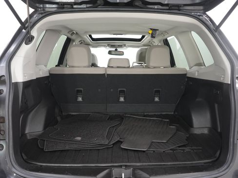 Used 2014 Subaru Forester 2.5i Limited w/ Popular Package #2 AWD/4WD image 9