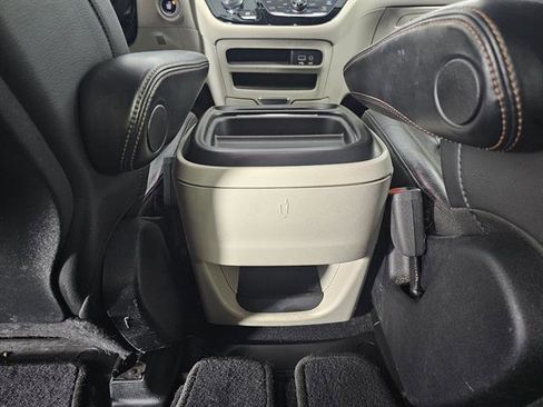 Used 2020 Chrysler Pacifica Touring-L image 45