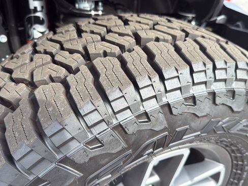 New 2025 Jeep Gladiator Mojave image 10