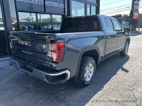 Used 2022 GMC Sierra 1500 SLE w/ Enhanced Capability Package AWD/4WD image 3