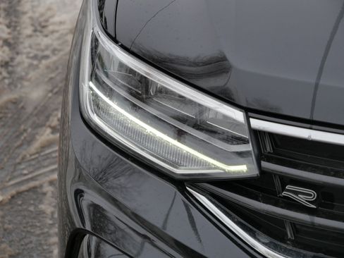 Certified 2023 Volkswagen Tiguan SE R-Line image 16