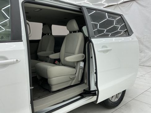 Used 2020 Kia Sedona L FWD image 22