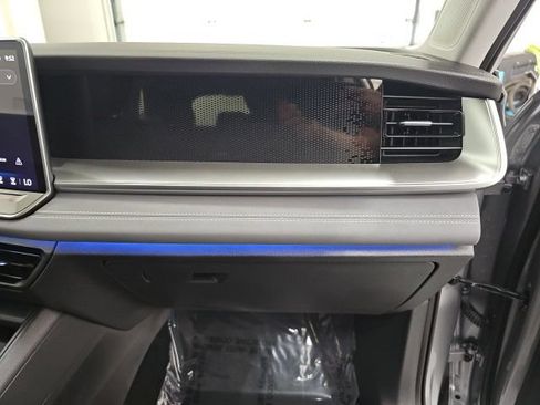 Used 2025 Volkswagen Tiguan SE AWD/4WD image 37