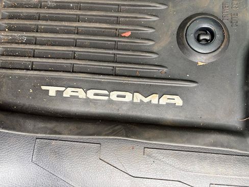 Used 2017 Toyota Tacoma TRD Off-Road w/ Tow Package AWD/4WD image 27