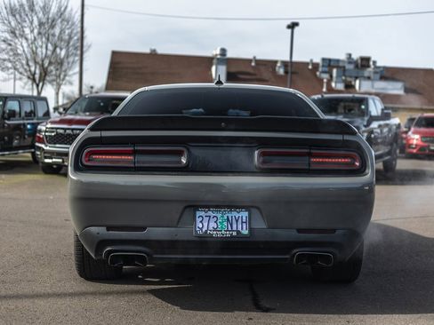 Used 2018 Dodge Challenger R/T Scat Pack image 9