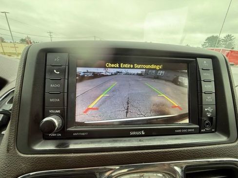 Used 2015 Chrysler Town & Country Touring image 15