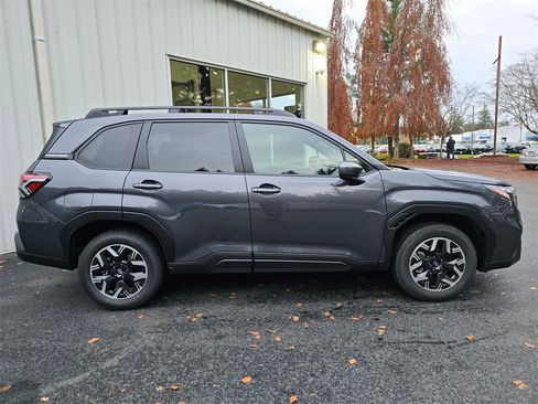 New 2025 Subaru Forester Premium image 3