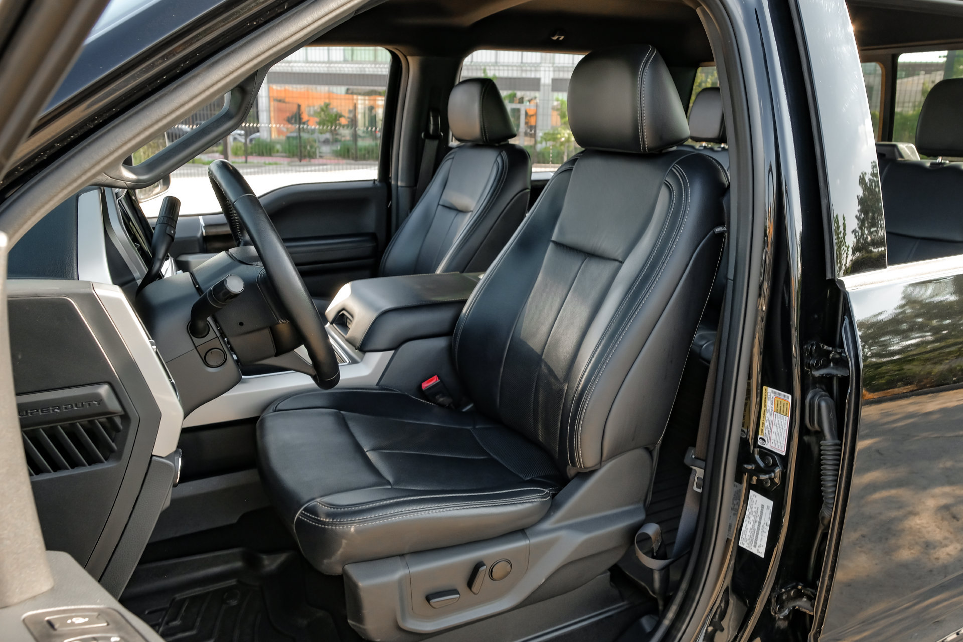Used 2022 Ford F350 Lariat w/ Black Appearance Package AWD/4WD image 40