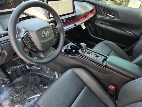 Used 2025 Toyota Prius Plug-In Hybrid FWD image 9