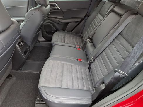 New 2025 Mitsubishi Outlander SE image 25