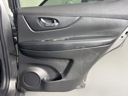 Used 2019 Nissan Rogue SV image 28