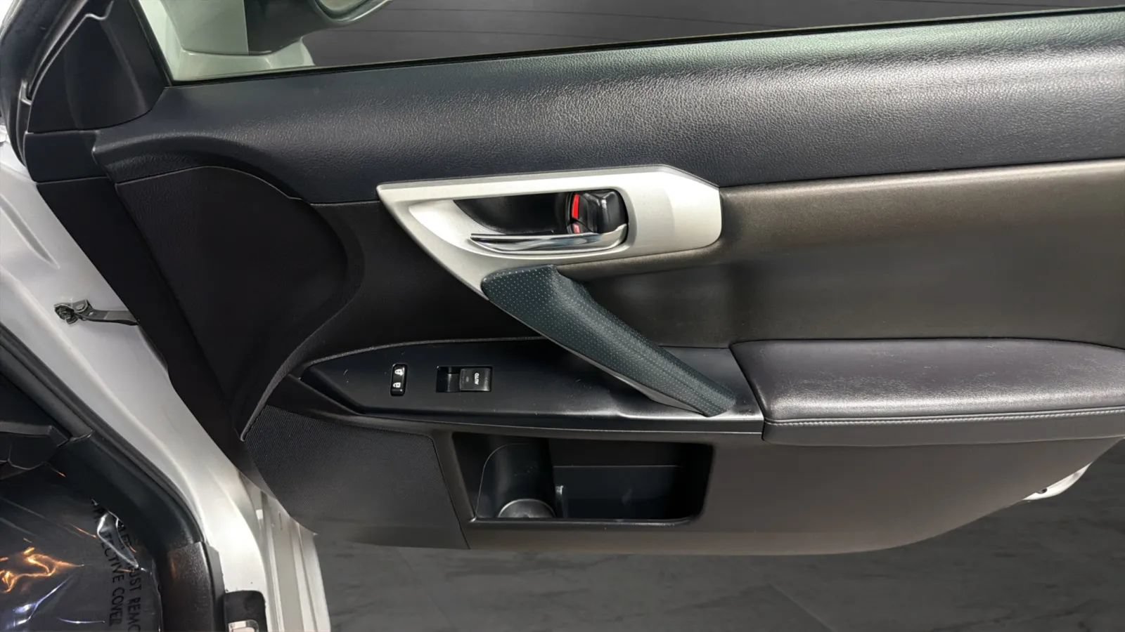 Used 2013 Lexus CT 200h w/ Premium Pkg w/Navigation FWD image 18