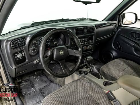 Used 2000 Chevrolet S10 Pickup LS w/ Preferred Equipment Group RWD image 3