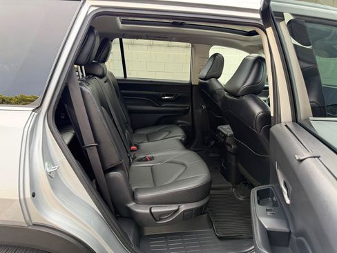 Used 2024 Toyota Grand Highlander AWD image 19