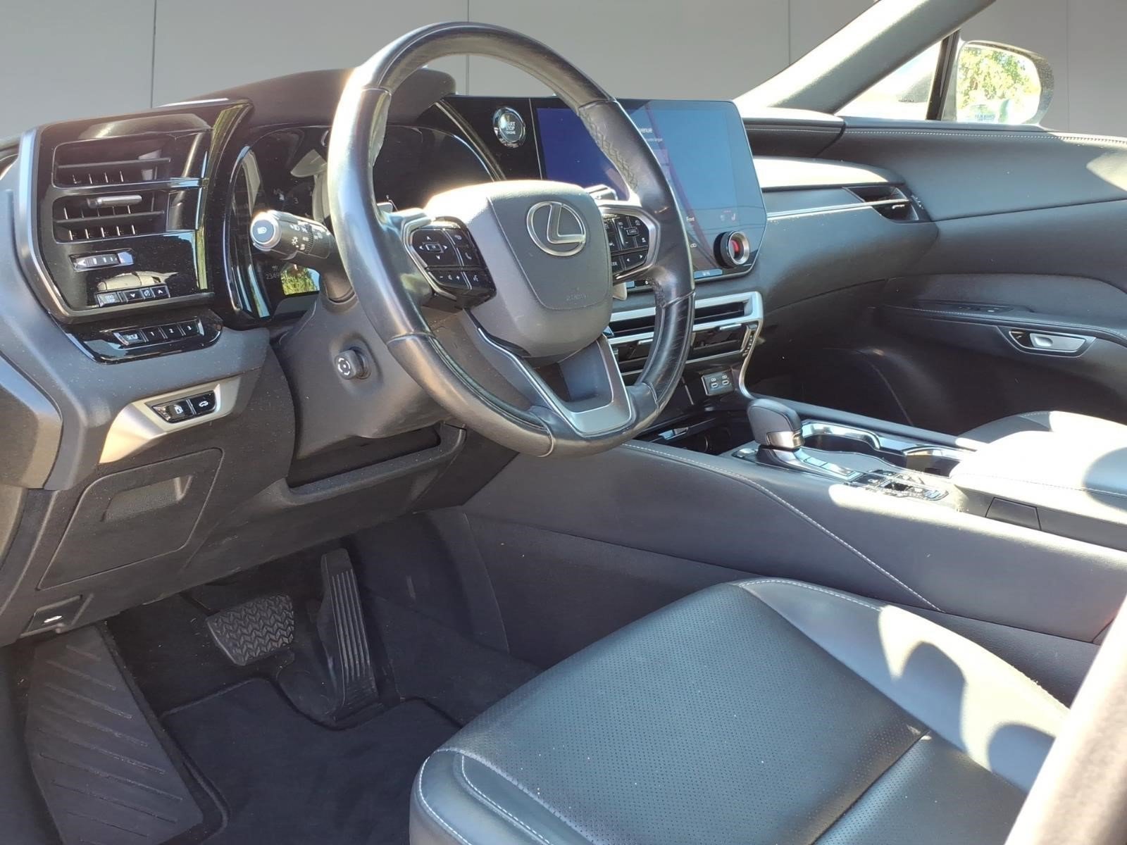 Used 2024 Lexus RX 350 Premium w/ Cold Area Package AWD/4WD image 10
