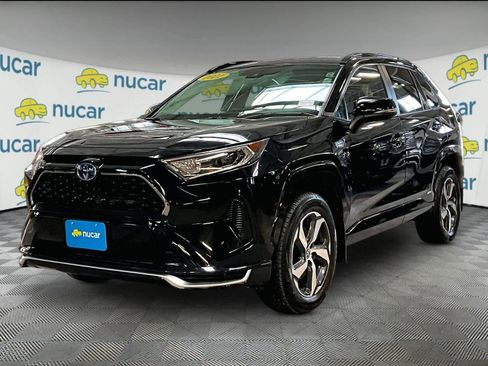 Used 2021 Toyota RAV4 SE image 3