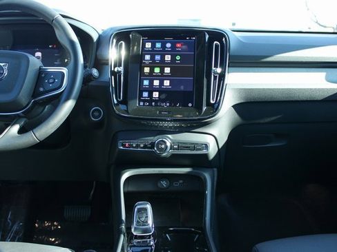 Used 2025 Volvo XC40 B5 Plus image 18