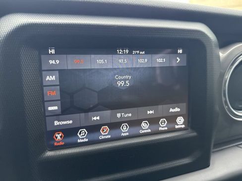 Used 2021 Jeep Wrangler Unlimited Sahara AWD/4WD image 14