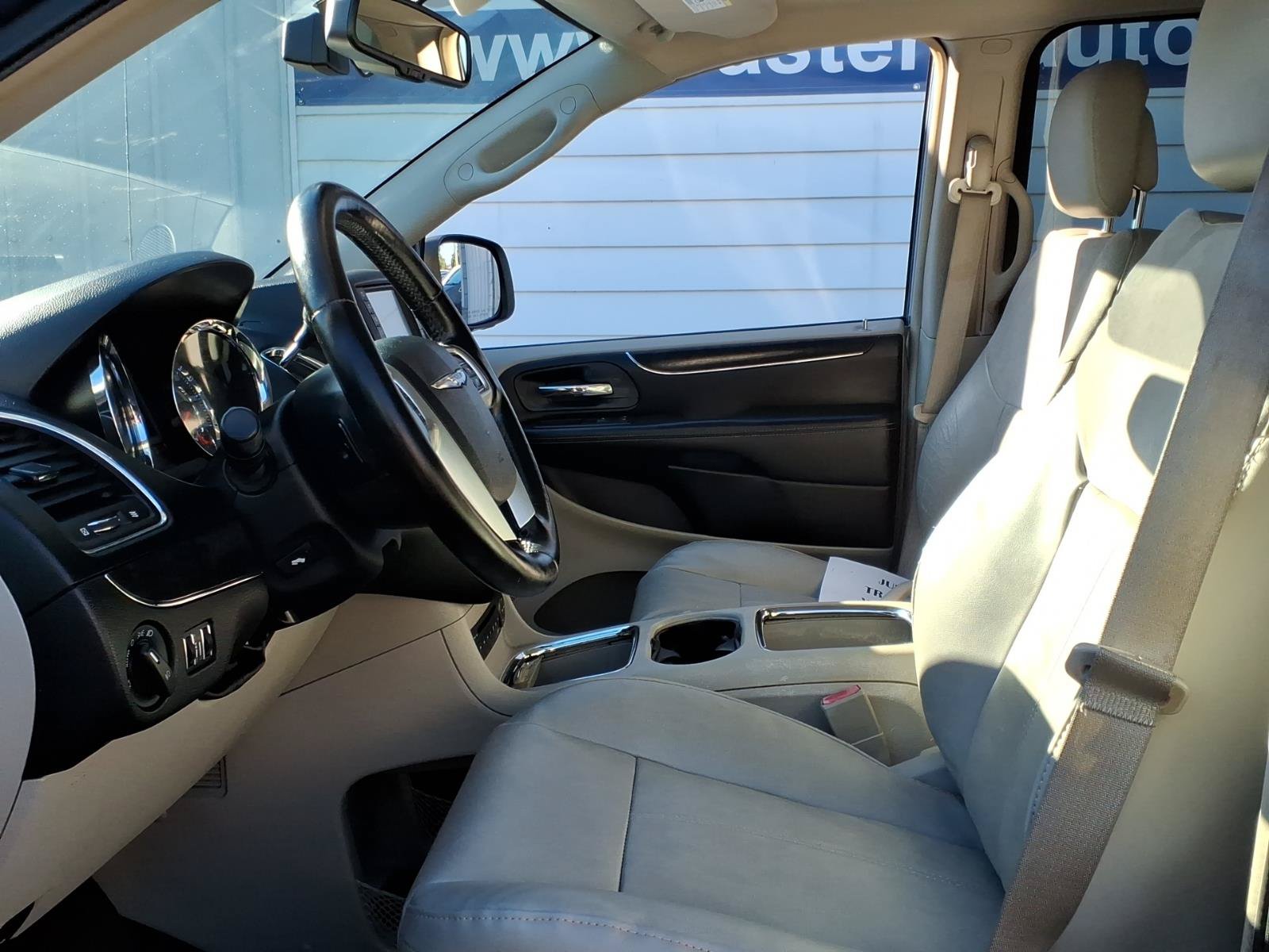 Used 2011 Chrysler Town & Country Limited w/ Trailer Tow Group FWD image 5